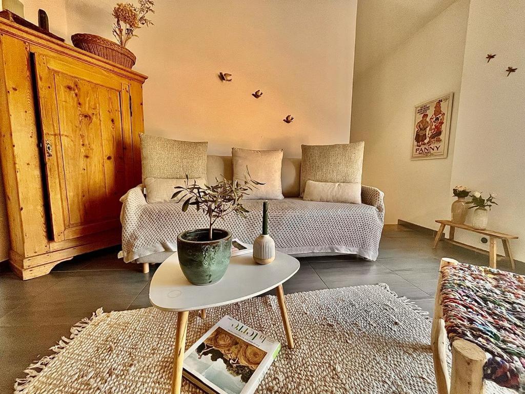 Loft Atypique Au Milieu Des Champs Διαμέρισμα Tourrettes Εξωτερικό φωτογραφία